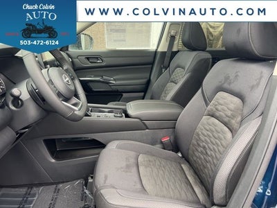 2025 Nissan Pathfinder SV