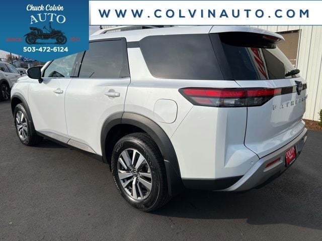 2025 Nissan Pathfinder SL