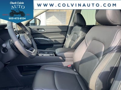 2025 Nissan Pathfinder SL