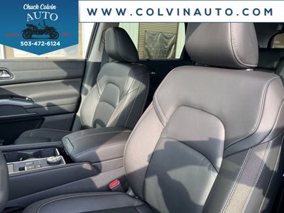 2025 Nissan Pathfinder SL