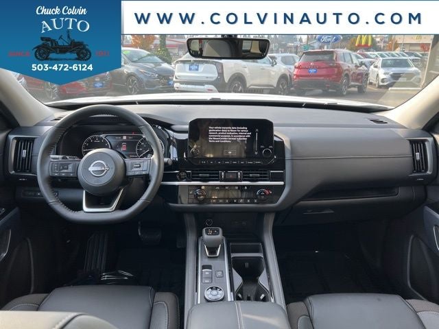 2025 Nissan Pathfinder SL