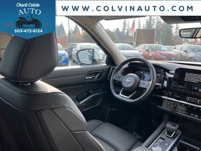 2025 Nissan Pathfinder SL